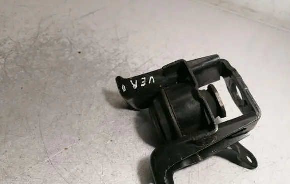 Toyota Corolla Verso AR10 Engine mount bracket