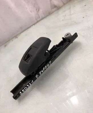 Peugeot Expert Seat belt height adjuster 9811404680
