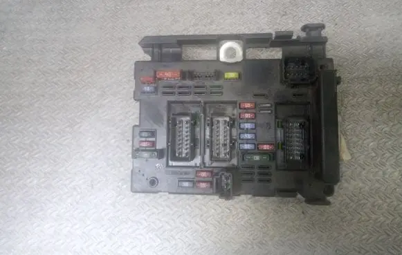 Citroen C8 Fuse module 9650664080