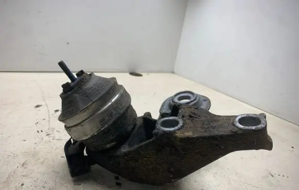 Audi A6 S6 C5 4B Engine mount bracket 8D0199379F 000117122344