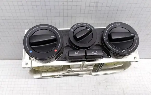 Volkswagen Golf IV Climate control unit 1J0820045F