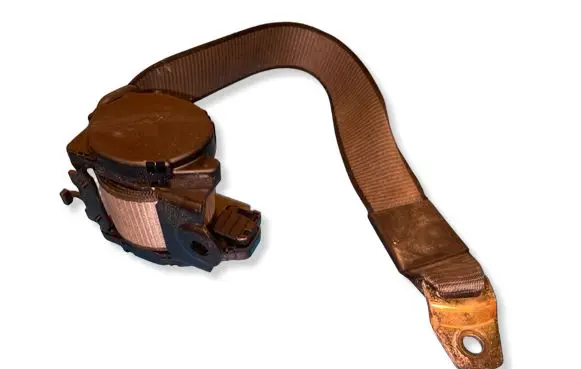 BMW 8 E31 Rear seatbelt 330397 140191 U9018000