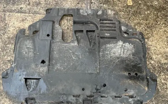 Volvo C70 Engine splash shield/under tray