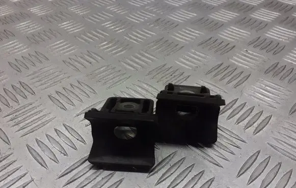 Opel Astra J Radiator mount bracket 13250318