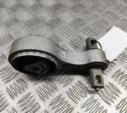 Maserati Levante Engine mount bracket 670042970