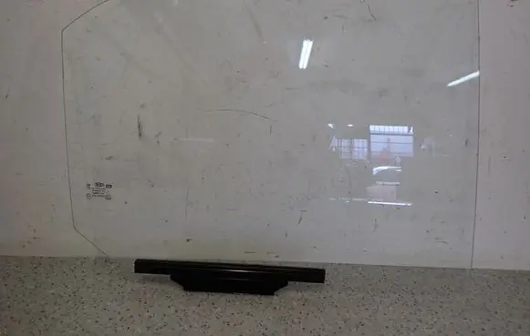 KIA Picanto Sliding door window/glass