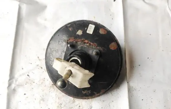 Volkswagen Golf III Brake booster 1H1612105H