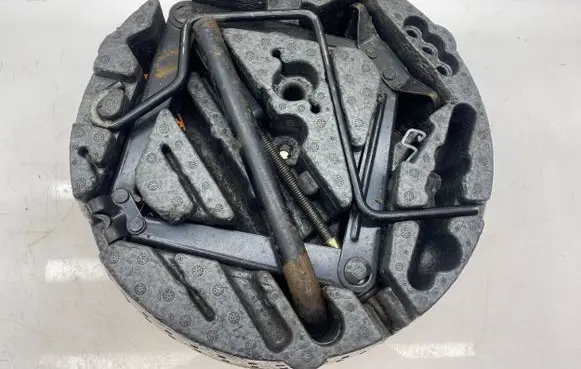 Opel Astra H Tool set 