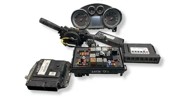 Opel Astra J Engine ECU kit and lock set 86AAS92110260057 55577647 2758008884