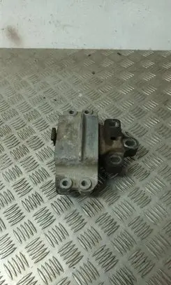 Volkswagen PASSAT B6 Engine mount bracket 3C0199555