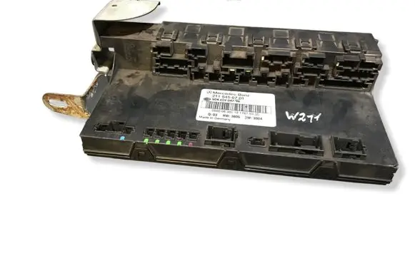 Mercedes-Benz CLS C219 Fuse module 2115456701