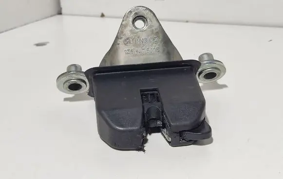 Skoda Octavia Mk2 (1Z) Tailgate/trunk/boot lock/catch/latch 1Z5827501E