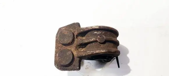 Volvo S60 Engine mount bracket