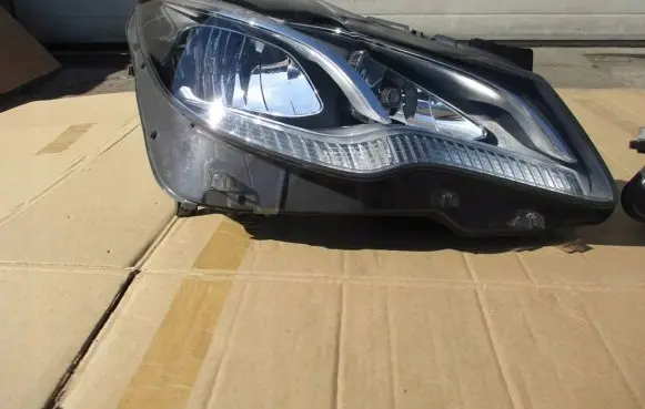 Mercedes-Benz E C207 W207 Headlight/headlamp A2078209261