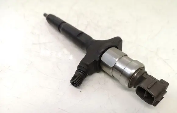 Volkswagen Golf I Fuel injector 8972391617 06865