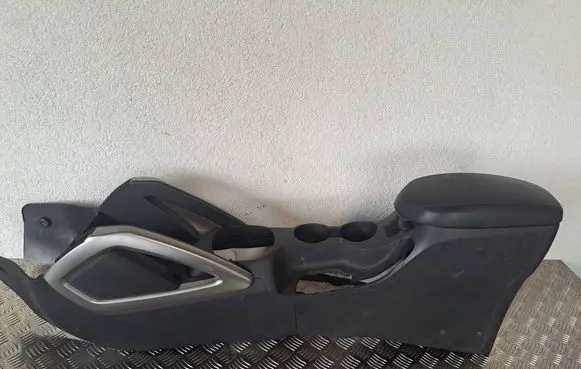 Hyundai Veloster Center console 