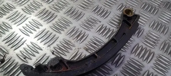 Toyota Avensis T220 Slide rail for timing chain 
