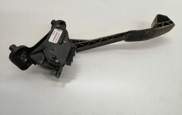 Volvo S60 Accelerator throttle pedal 30636004