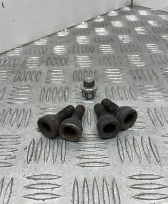 BMW 5 E60 E61 Anti-theft wheel nuts and lock 