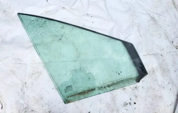 Renault Scenic II - Grand scenic II Front door vent window glass four-door 