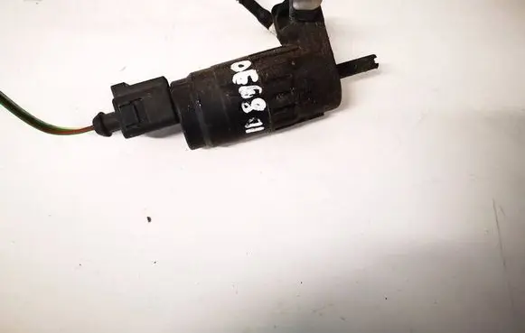Volkswagen Cross Polo Windscreen/windshield washer pump 1K6955651