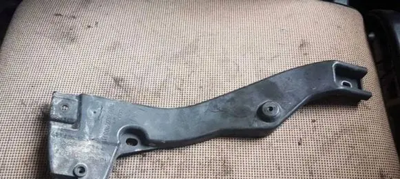 Audi A4 S4 B7 8E 8H Fender mounting bracket 8E0807203B
