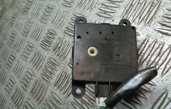 Nissan Primera A/C air flow flap actuator/motor 3C27030840