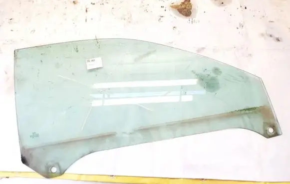 Audi A3 S3 8L Front door window glass four-door 