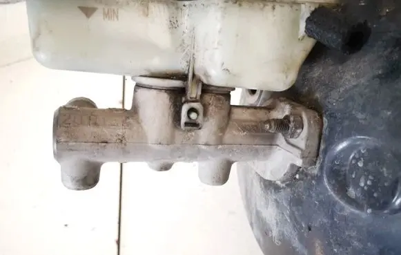 Volkswagen Polo III 6N 6N2 6NF Master brake cylinder