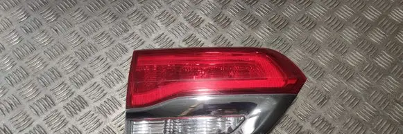Jeep Grand Cherokee Tailgate rear/tail lights P68110047AD
