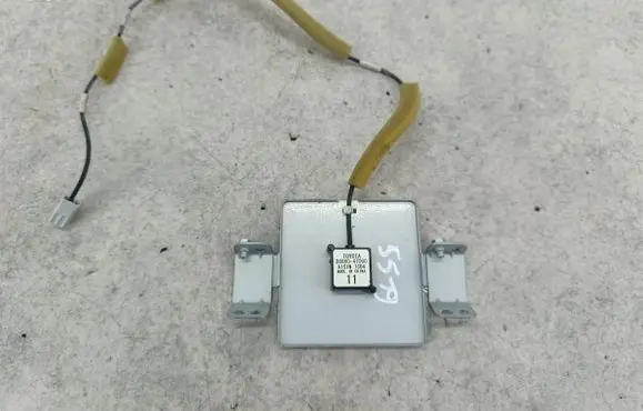 Toyota Prius (NHW20) Aerial antenna amplifier 8686047060