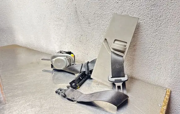 Opel Insignia A Front seatbelt 13303851 01111