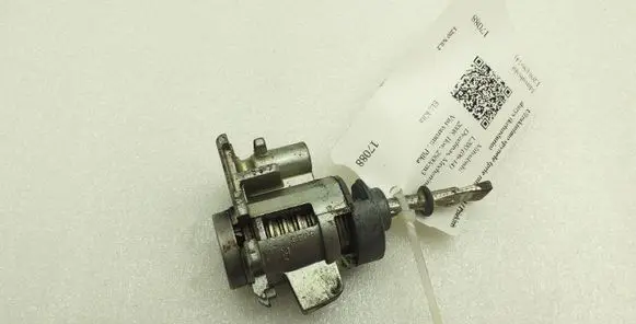 Mitsubishi L200 Front door lock (next to the handle) 