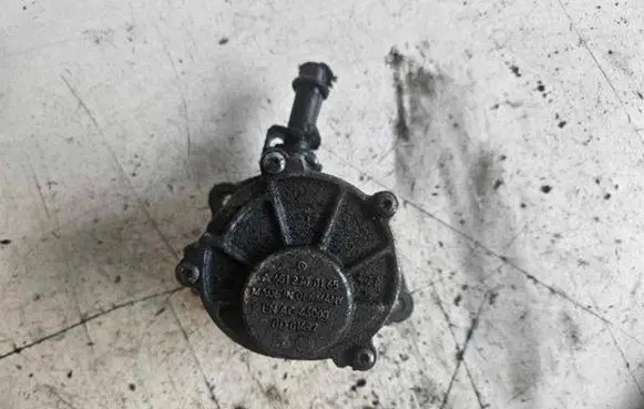 Mercedes-Benz E C207 W207 Vacuum pump GD01497