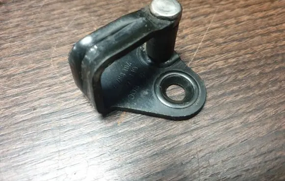 Volkswagen Transporter - Caravelle T4 Front door lock loop/hook striker 701837767