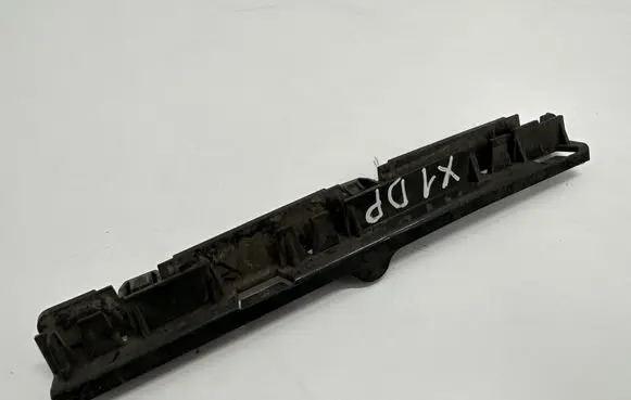 Fender mounting bracket