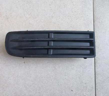 Toyota Avensis T220 Front bumper lower grill 5311205040