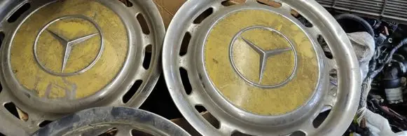 Mercedes-Benz W123 R14 wheel hub/cap/trim 