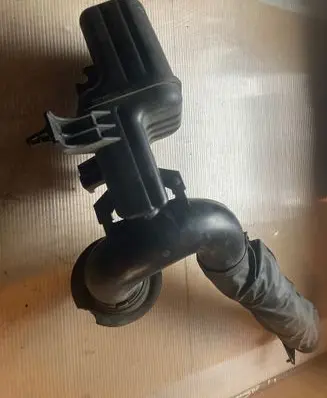 Chevrolet Captiva Intake resonator 