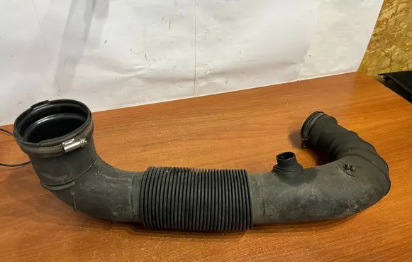 Mercedes-Benz Sprinter W906 Turbo air intake inlet pipe/hose A9065281724 D713