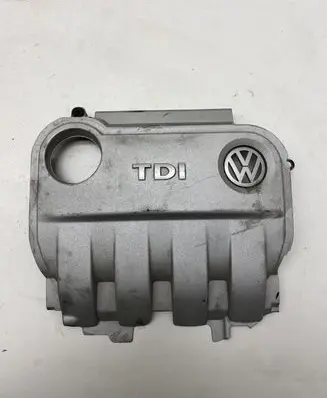 Volkswagen PASSAT B7 Engine cover (trim) 03G103967A
