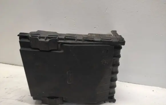 Volkswagen PASSAT B6 Fuse box cover 014189871 1K0937132F 017180061