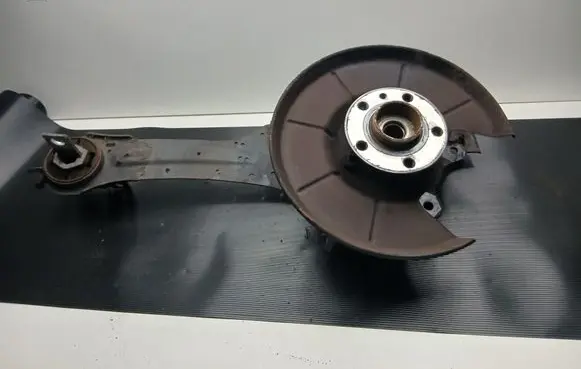 Rear wheel hub