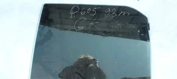 Peugeot 605 Rear door window glass