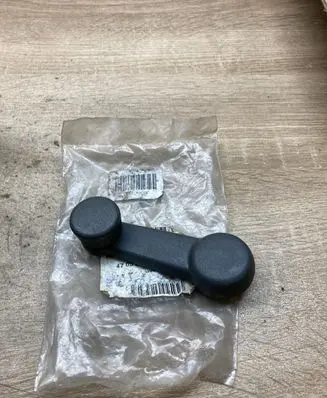 Opel Agila A Front door window winding handle 9208803