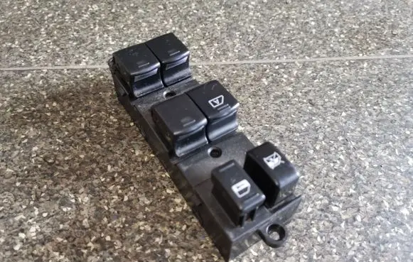 Subaru Forester SH Electric window control switch 157447