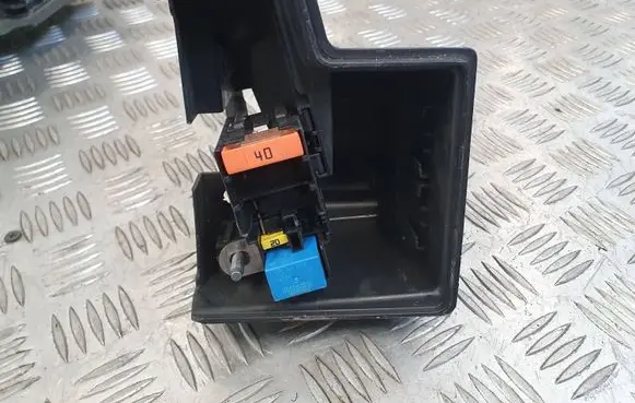 Renault Captur II Relay mounting block 252361535R