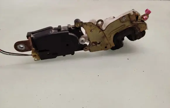Subaru Forester SF Front door lock