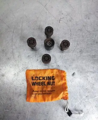 Mercedes-Benz A W176 Nuts/bolts 