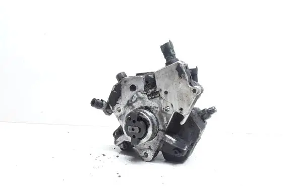 Volvo V70 Fuel injection high pressure pump 8692521